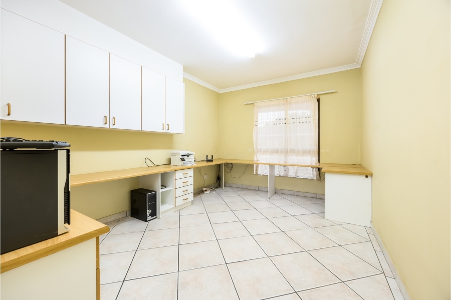 9 Bedroom Property for Sale in Vierlanden Western Cape